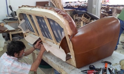 fabrication canapé club en cuir