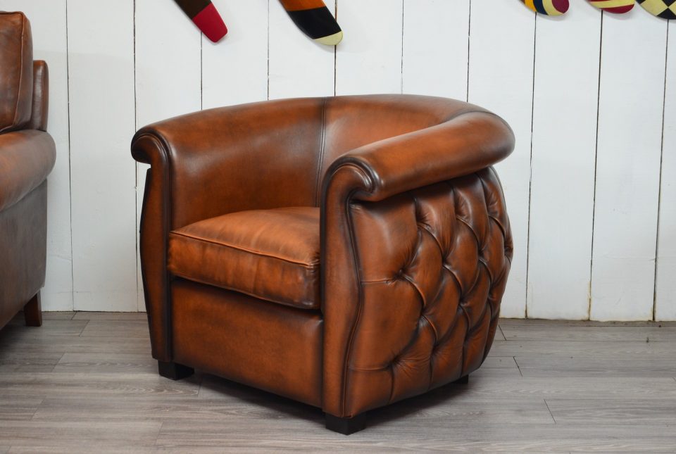 Fauteuil Club BIRMINGHAM - Marron foncé E1 / Finition E8 - coussin plume - Extérieur capitonnée