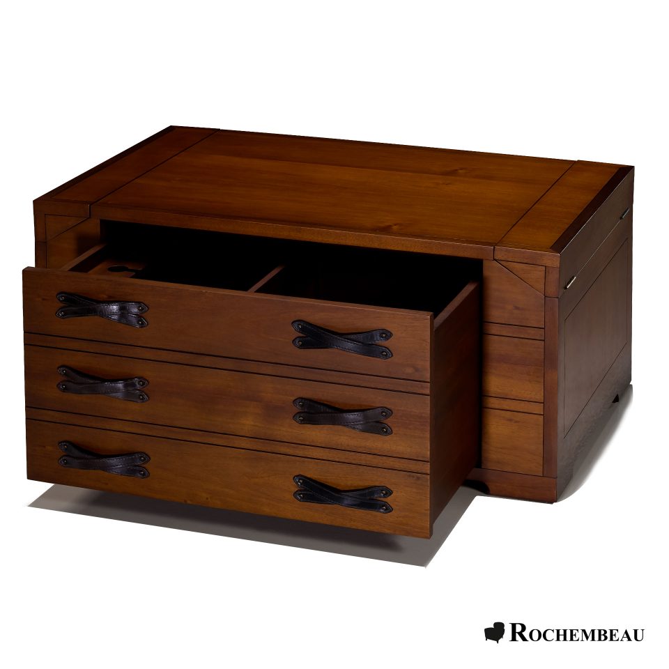 Mobilier de bureau : armoire, table basse, malle, casier