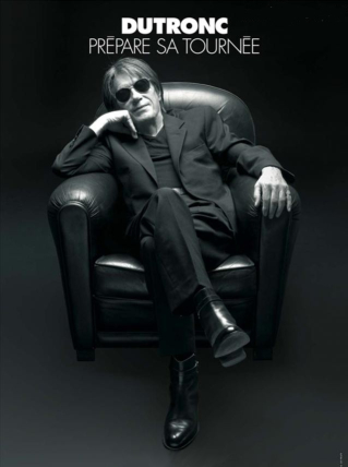 Jacques Dutronc dans un fauteuil club pour sa tournée 2010